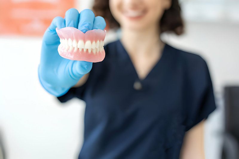 A Guide to Understanding Dental Dentures in North Carolina_FI